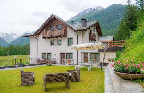 Santa Caterina Valfurva Apartment | Chalet La Pineta