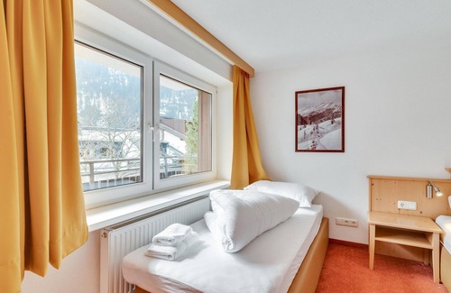 Sankt Anton am Arlberg Cottage | Chalet Martin Room 9 - Chalet Martin