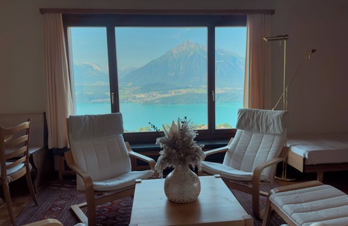 Aeschlen ob Gunten Ski Chalet | Chalet mit Pool und Sicht auf den Thunersee