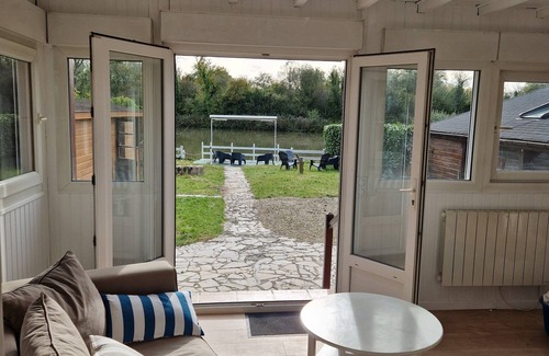 Saint-Sauveur-les-Bray Ski Chalet | Chalet on the Seine