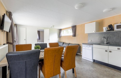 Vessem Ski Chalet | Chalet on park with many facilities and pool
