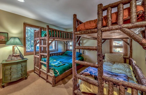 Sugar Bowl Resort House | Chalet Town Home 09