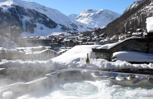 Le Cret Ski Chalet | Chalet, wifi, view open, balcony, fireplace or stove, parking, tv, ski locker, 170m², Val d'Isère