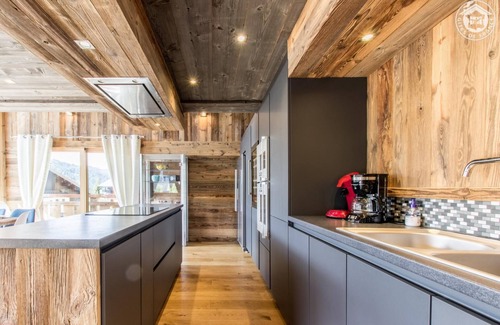 Les Gets Ski Chalet | Chalet with jacuzzi near the center and 180 ° view of the village and slopes