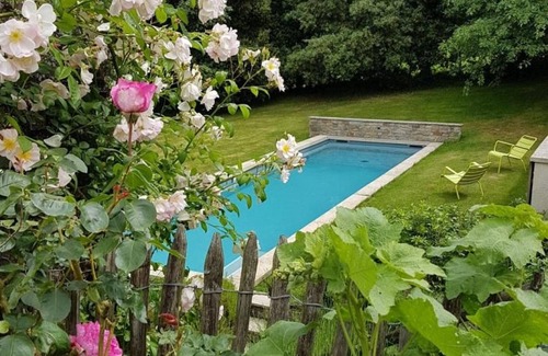 Le Tablier Cottage | Chaleureuse maison rénovée avec piscine, proche nature, jardins privatifs et Wi-Fi