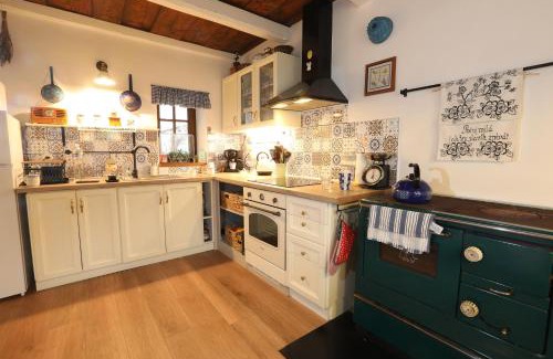 Hruba Vrbka House | Chalupa u Holoubků