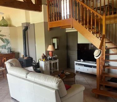 Combaillaux Bed & Breakfast | Chambre à l'étage, salle d'eau au rez de chaussée