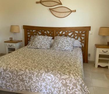 La Londe-les-Maures Bed & Breakfast | Chambre 2 dans un petit paradis