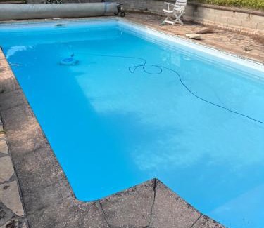 La Celle-sous-Gouzon House | Chambre Cosy , sub et wc privatif , chez l'habitant avec piscine