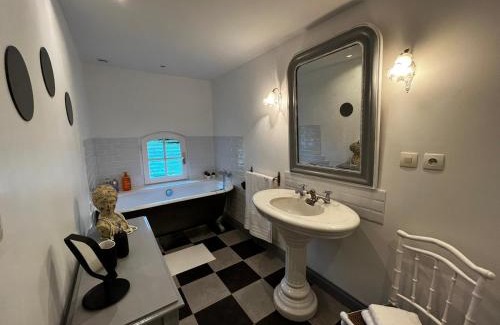 Neuille-Pont-Pierre Bed & Breakfast | chambre d'hôtes dans un moulin du 16ème