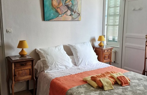 Troo House | Chambre D'hôtes de Charme Dans Village Troglodytique : La Chambre du Poète