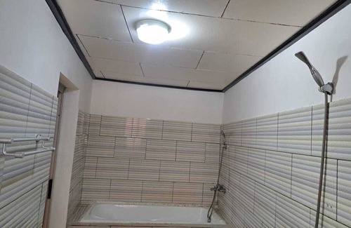 Kribi Hotel | “Chambre Gabrielle – Les Gîtes de Kribi/Gabrielle Room – Kribi Lodge”