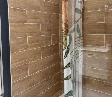 Chambray-les-Tours House | Chambre indépendante RDC avec SdB, WC et parking