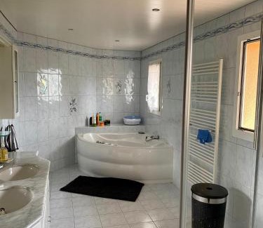 La Tour-de-Treme House | Chambre spacieuse à louer dans une maison calme avec un grand jardin