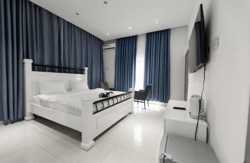 Kerr Serign Hotel | Chamis Suites