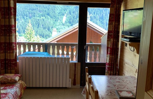 Champagny-en-Vanoise Apartment | Champagny-en-Vanoise: 19m² Studio for 4, balcony, pets allowed