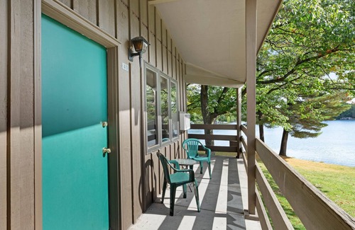 Eagle River Apartment | Chanticleer Inn 41