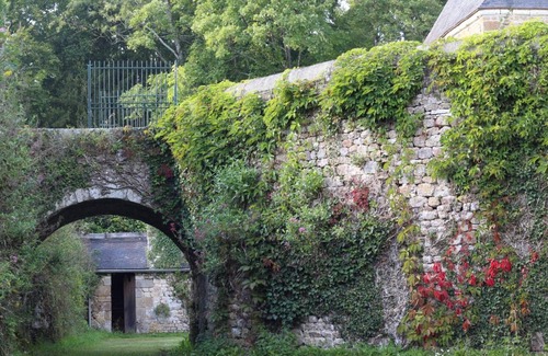 Rabodanges Cottage | Chaplain's House with Fireplace, Garden and Pets Allowed