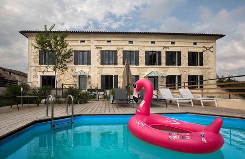Medillac House | Charentaise and atypical farmhouse feet in the water - 15 people