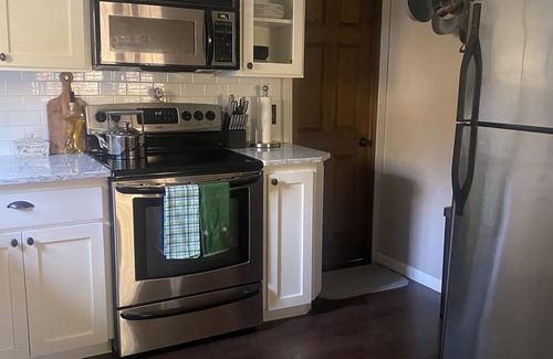 Molalla Cottage | Charlies Riverfront Cottage