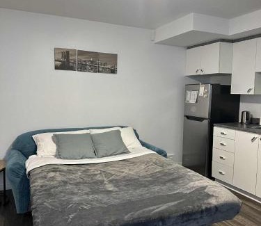 Saint-Hubert Apartment | Charmant appartement au sous-sol