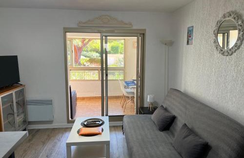 Saint-Mandrier-sur-Mer Apartment | Charmant studio calme bord de mer Wifi-NESPRESSO-DRAPS-LINGE DE BAIN