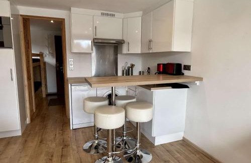 Jeux Apartment | Charmant Studio 4p avec Terrasse Sud – Proche Pistes & Commerces – Alpe d'Huez - FR-1-405-339