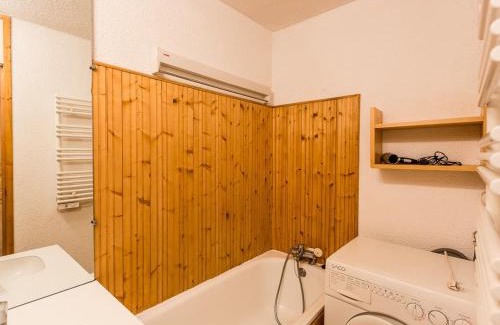 Montchavin Apartment | Charmant T2 Montchavin La Plagne, 36m², balcon sud, proche pistes et commerces, parking gratuit - FR-1-329-83