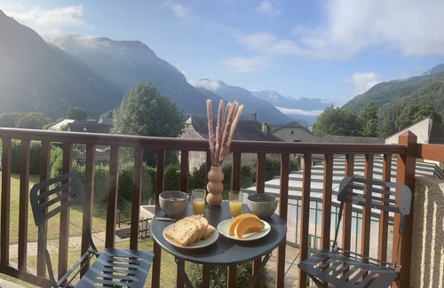 Bielle Apartment | Charmant T2, vue Montagne et Piscine Couverte