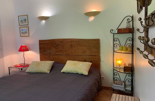 Venasque Bed & Breakfast | Charmante Chambre D'hôte au Coeur de la Provence à Venasque