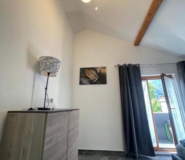 Hatting Apartment | Charmante Ferienwohnung im Herzen Tirols