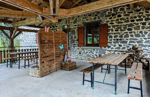 Saint-Didier-sur-Doulon Cottage | Charming Cottage near La Chaise-Dieu: Tranquil Retreat, Spacious Grounds, and Cozy Interiors