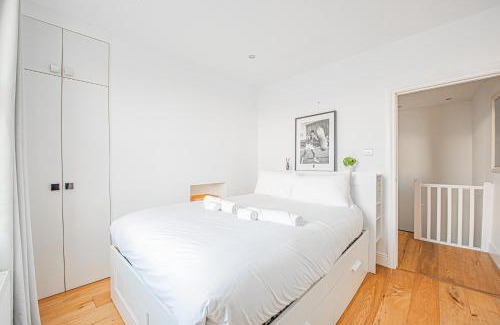 Colville Apartment | Charming 1-Bed Next to Portobello & Notting Hill