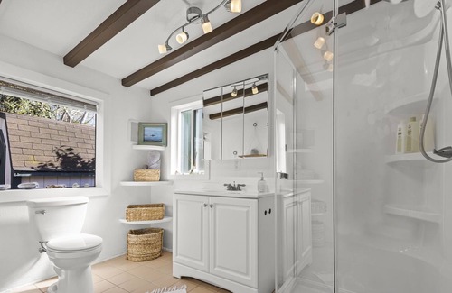 Bel Air House | Charming 1-bedroom Casita with beautiful patio
