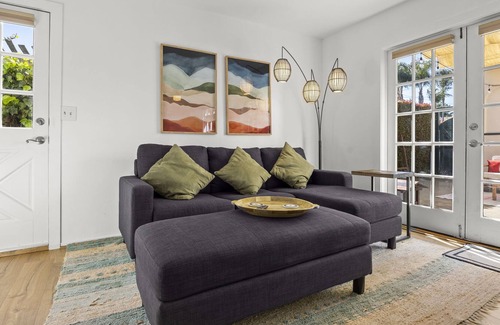 Bel Air House | Charming 1-bedroom Casita with beautiful patio