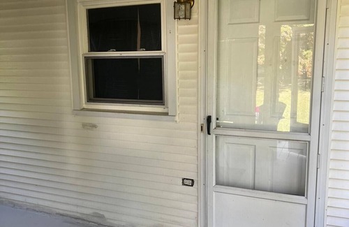 Maple Hill House | Charming 1-bedroom in welcoming West Hartford with WiFi, AC