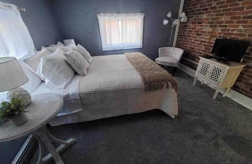 Manchester Apartment | Charming 1-bedroom apartment with WiFi, AC in terrific Manchester