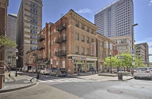 Inner Harbor Apartment | Charming 1-bedroom apartment in Baltimore Harbor with WiFi, AC and Free parking