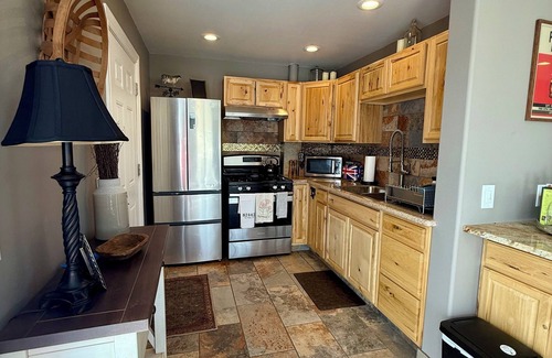 Ten Sleep Apartment | Charming 1-bedroom apartment in awesome Ten Sleep with AC