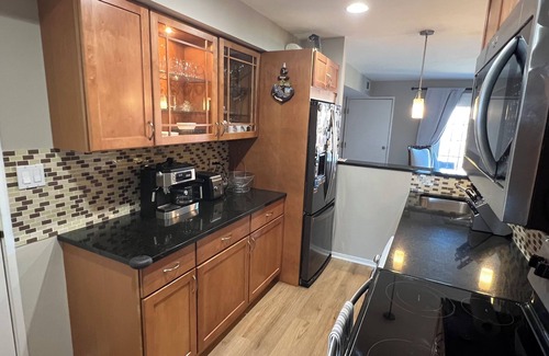 Glenview Apartment | Charming 1-bedroom apartment with WiFi, AC in Glenview, great school district