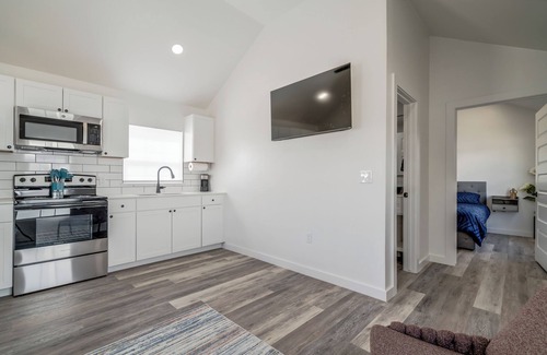 El Reno Cottage | Charming 1-bedroom cottage on west side of OKC.