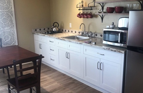 North Ridge House | Charming 1-bedroom house in Escondido with AC, WiFi, quiet and private, views