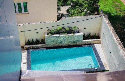 Abuja Hotel | Charming 1-bedroom hotel in brilliant Abuja with WiFi, AC