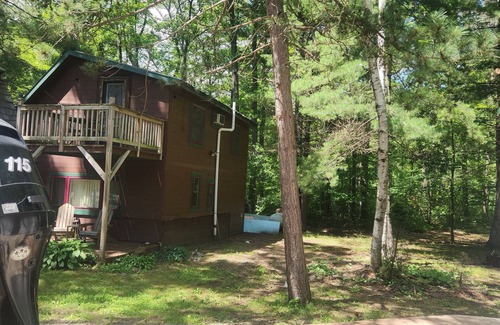 Northwoods Beach House | Charming 1-bedroom house with AC, Wi-Fi and room for 6 just south of Hayward