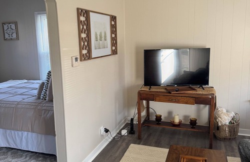 Ottumwa House | Charming 1-bedroom house with WiFi, AC in welcoming Ottumwa