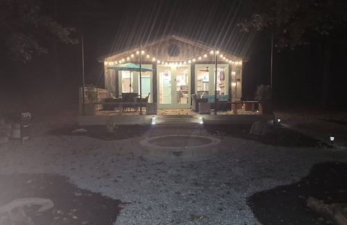 Battletown Cabin | Charming 1-bedroom cabin on Little Blue River.