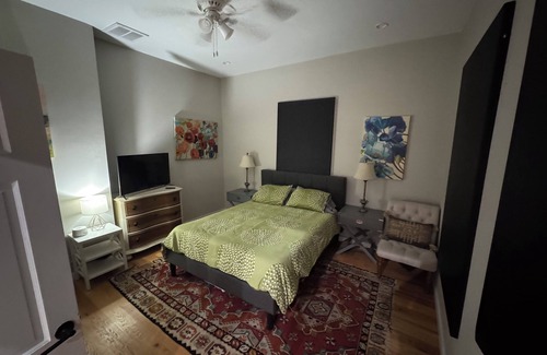 Near East Side House | Charming 1-bedroom house in fantastic San Antonio with WiFi, AC