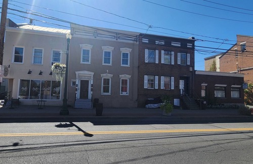 Stockade Historic District Apartment | Charming 1-bedroom apartment in the peaceful area of downtown Schenectady