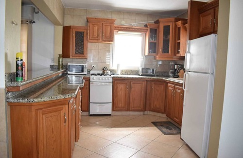 South Hill Villa | Charming 1-bedroom villa in wonderful South Hill with AC, WiFi