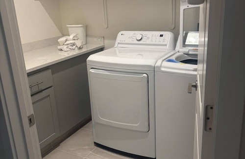Turlock House | Charming 1-bedroom with private bathroom in delightful Turlock Ca.